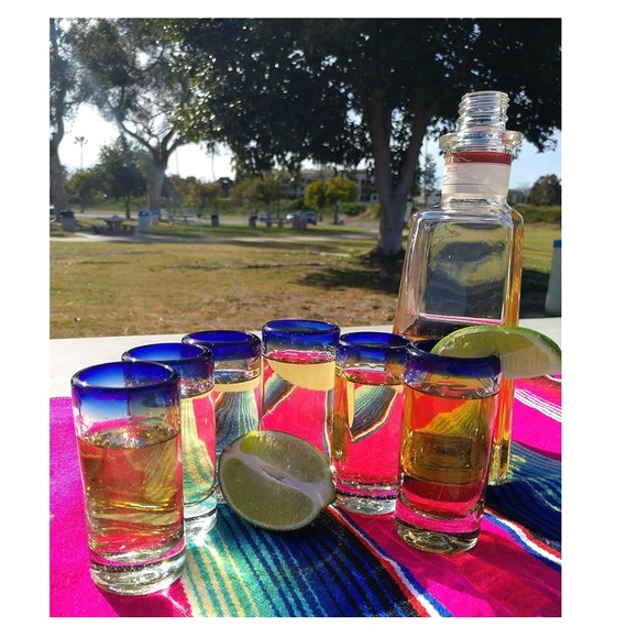 🦋HP! 4 Mexican Shot Glasses Hand Blown with Cobalt Blue Trim. - Picture 4 of 6